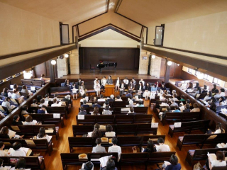 2階から撮影　委員会報告中
